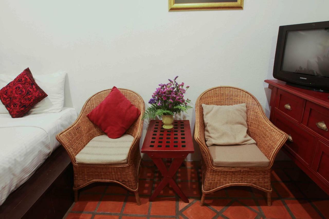 The Travellers Arms Hotel Chiang Mai Buitenkant foto