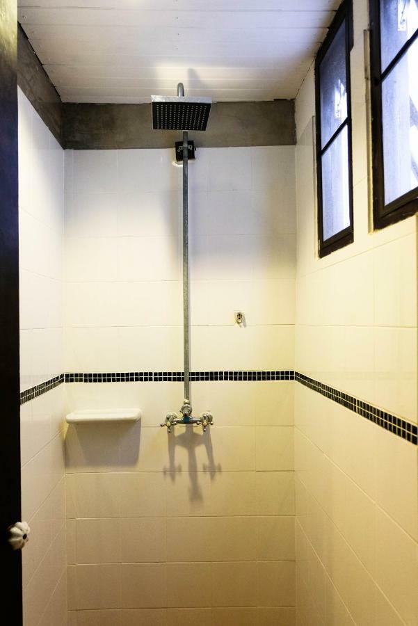 The Travellers Arms Hotel Chiang Mai Buitenkant foto