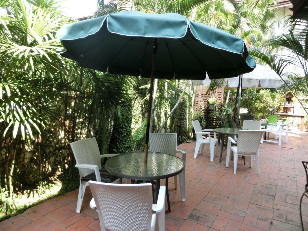 The Travellers Arms Hotel Chiang Mai Buitenkant foto