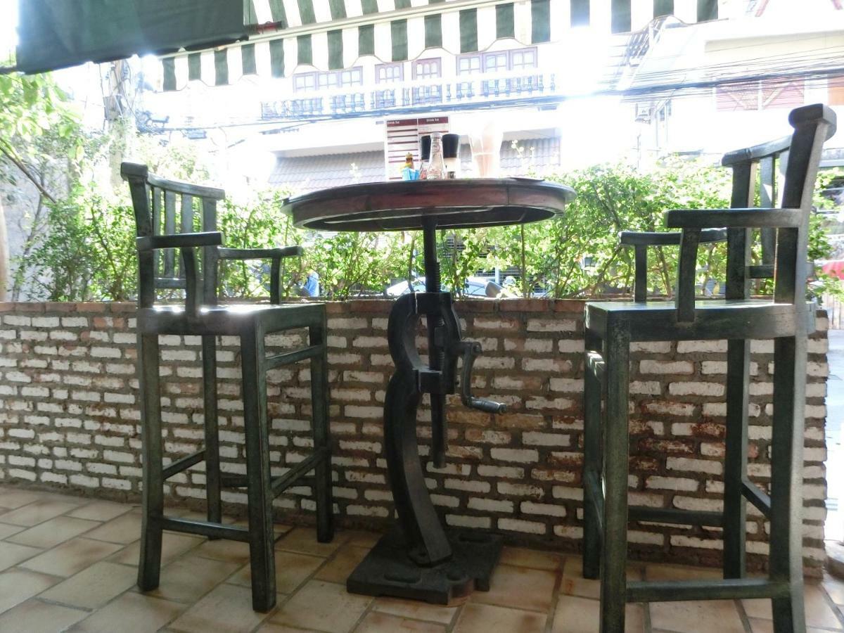 The Travellers Arms Hotel Chiang Mai Buitenkant foto